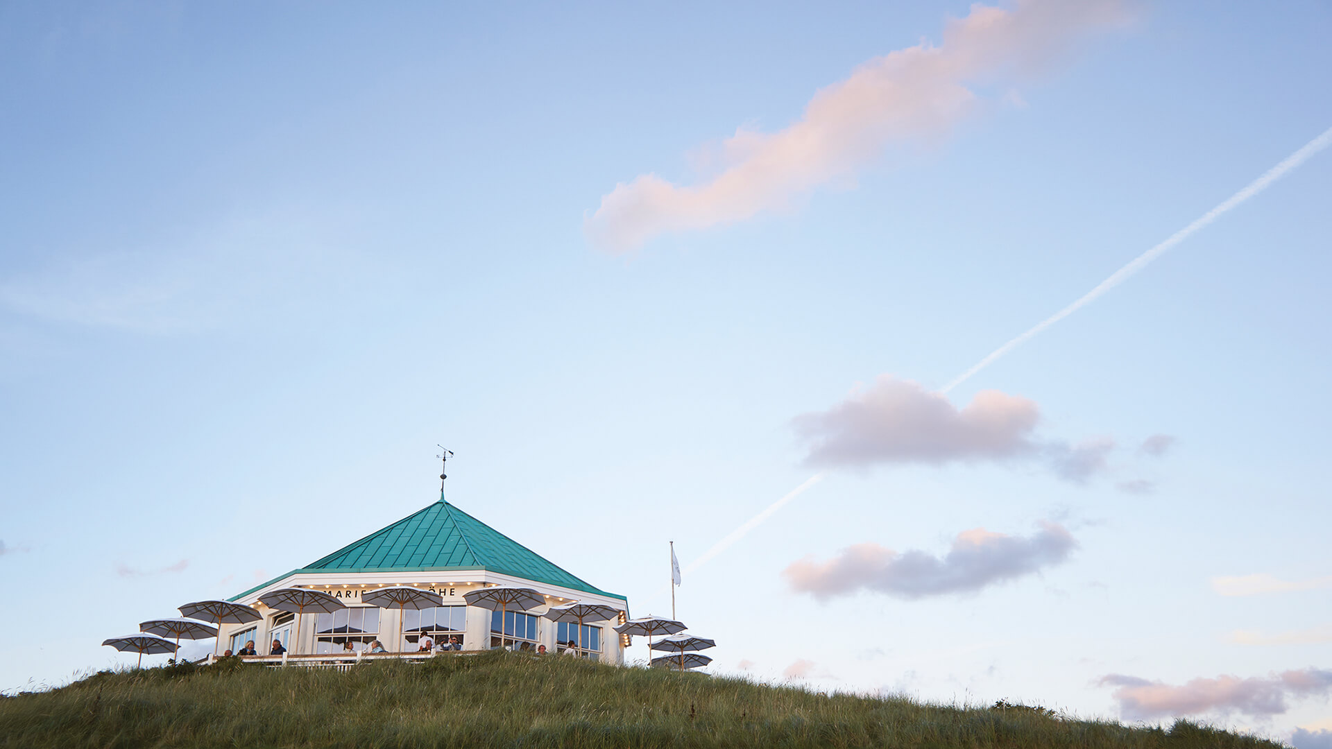 Welches Café findet man auf der hohen Düne auf Norderney? Die Marienhöhe.