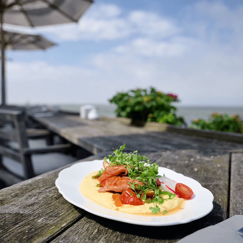 Speisen mit Ausblick auf der Terrasse der Marienhöhe Norderney